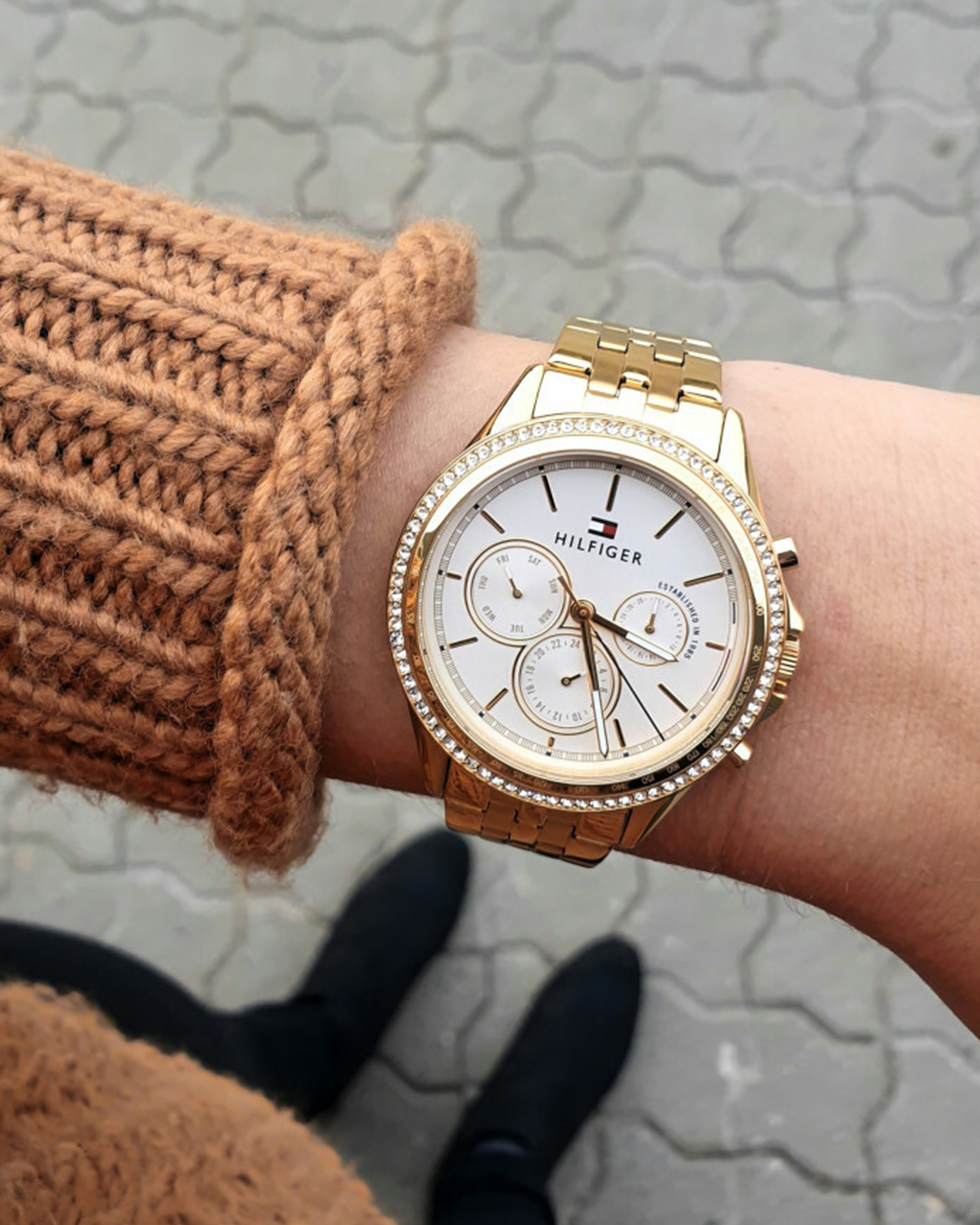 1781977 Ari Watch