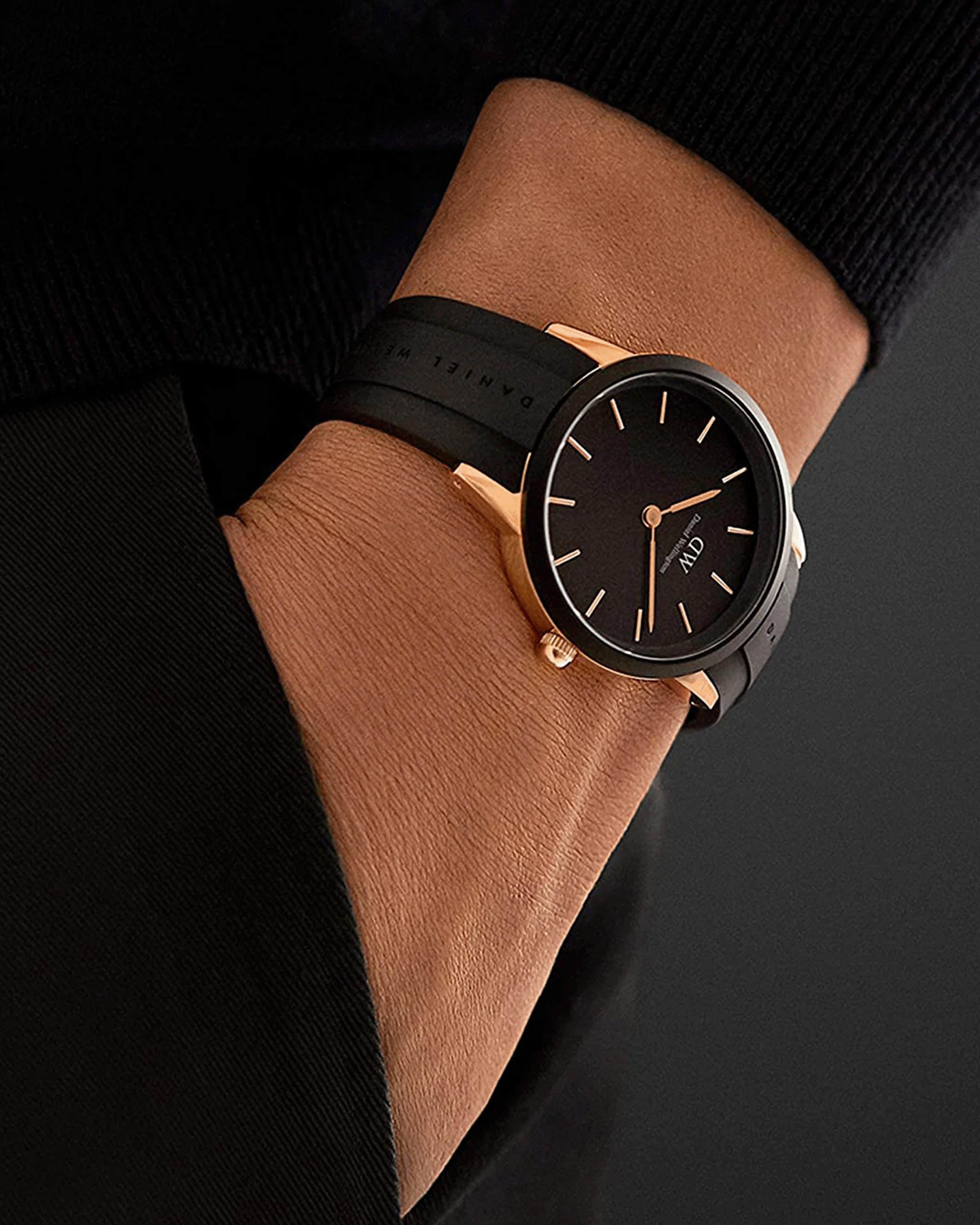 DW00100425 40mm Iconic Motion Watch