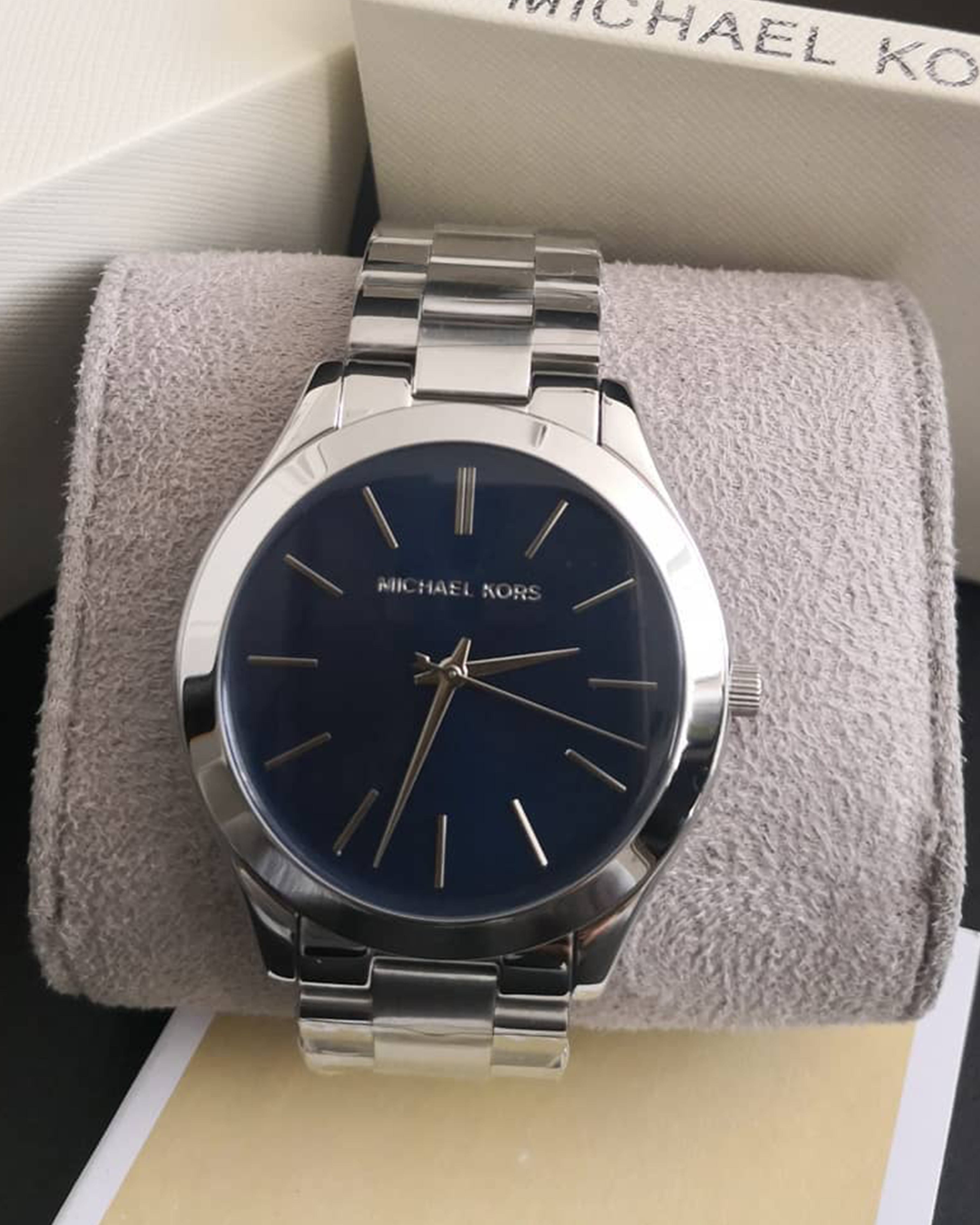 MK3379  Michael Kors Slim Runway