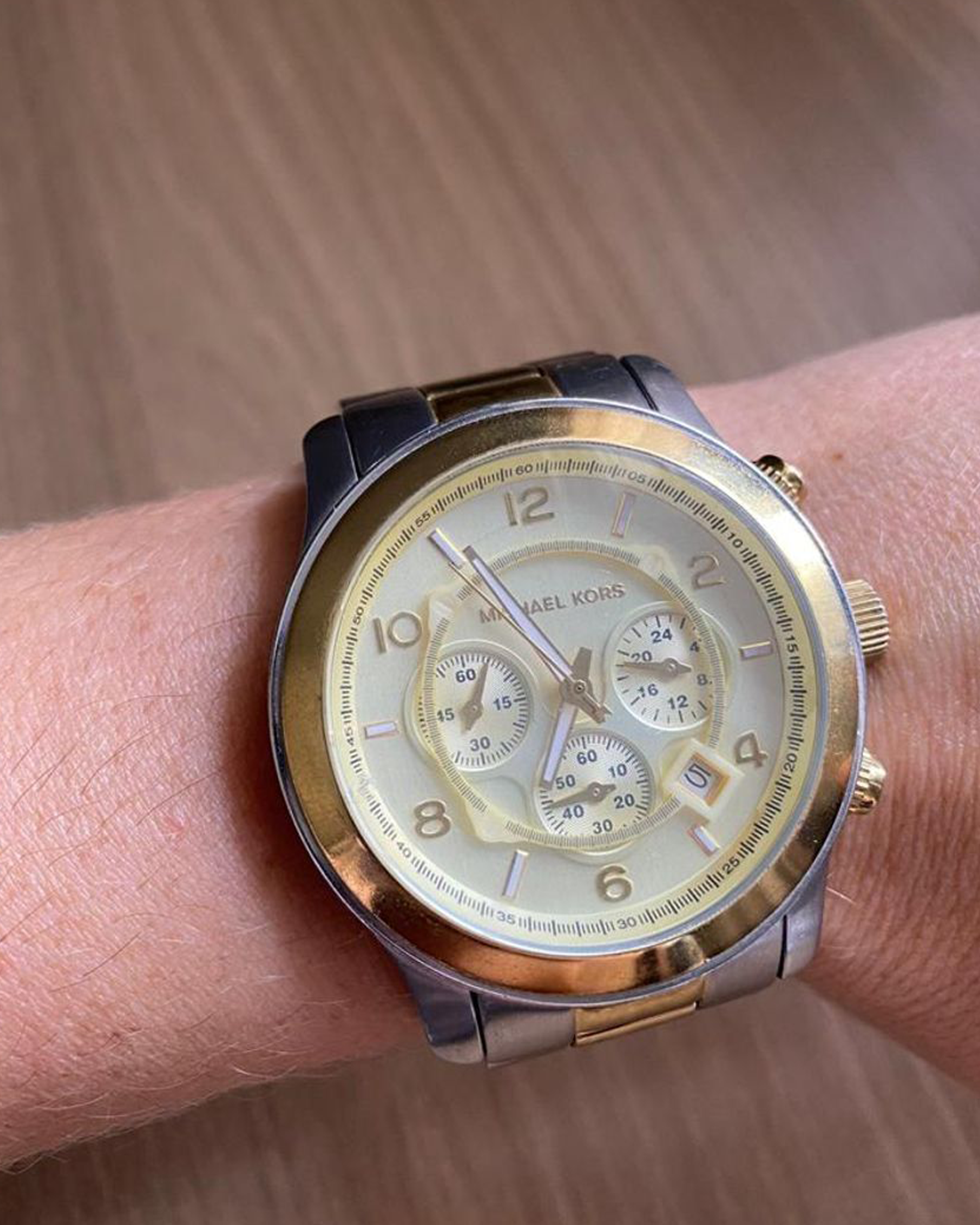 MK8098 Runway Watch